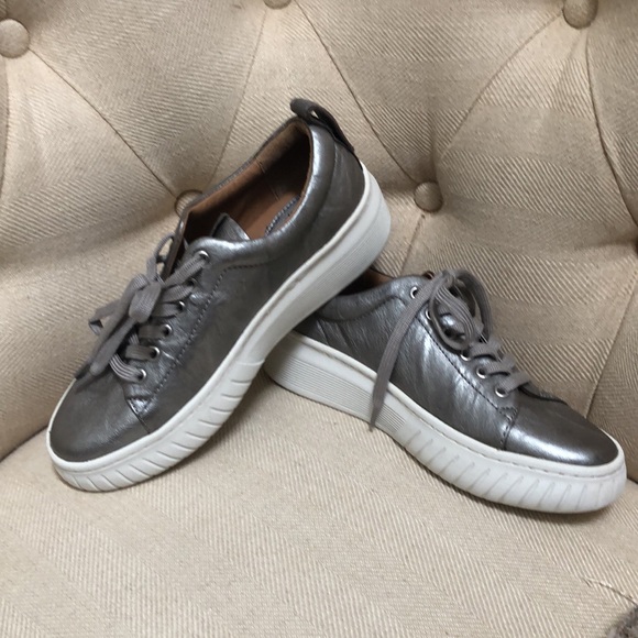 Beautiful Sofft “Pacey” sneaker in steel! Size 8.5! - Picture 3 of 10